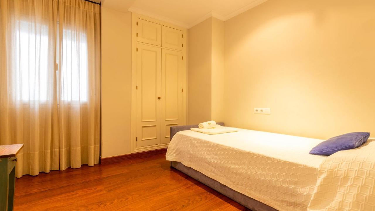 Apartamento Arenal - 3 Habitaciones Seville Luaran gambar