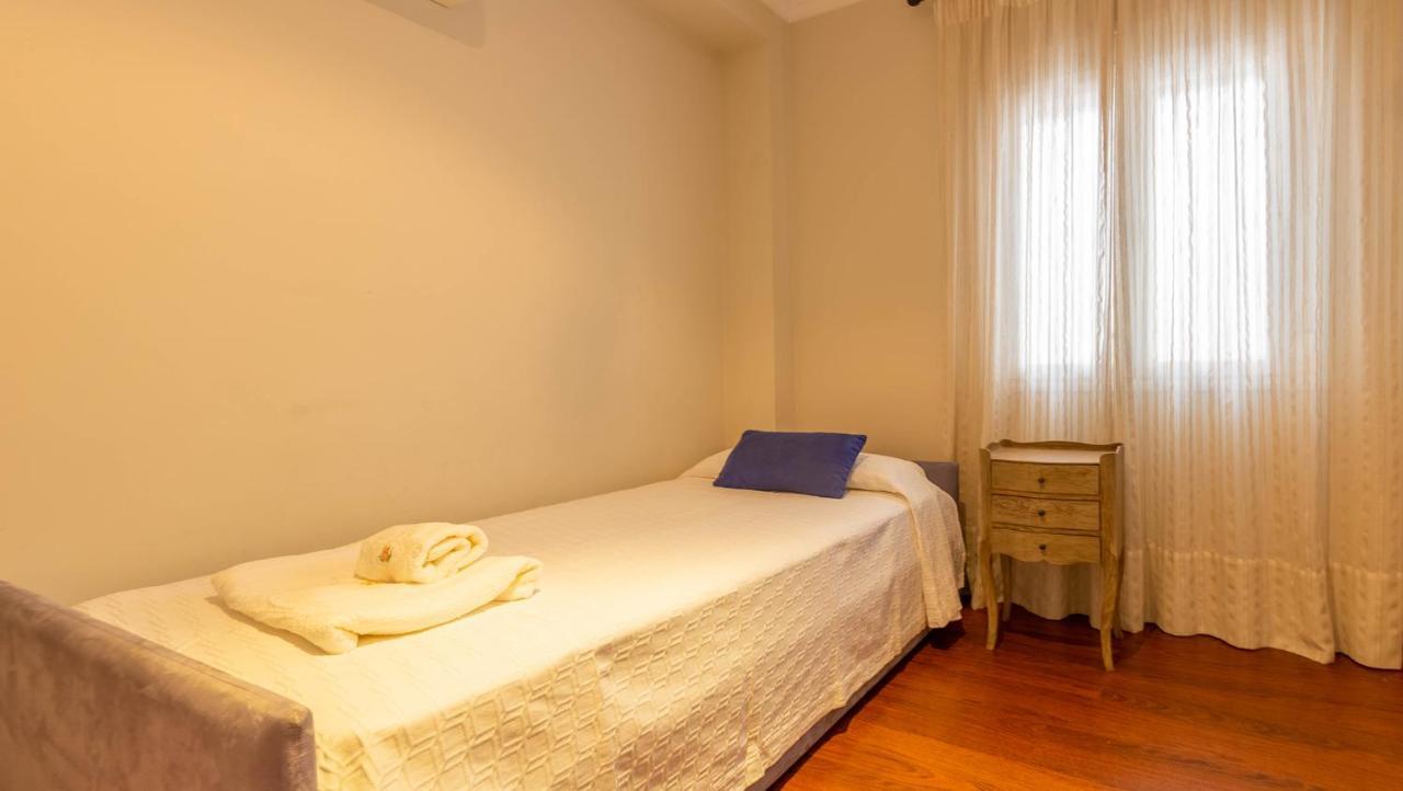 Apartamento Arenal - 3 Habitaciones Seville Luaran gambar